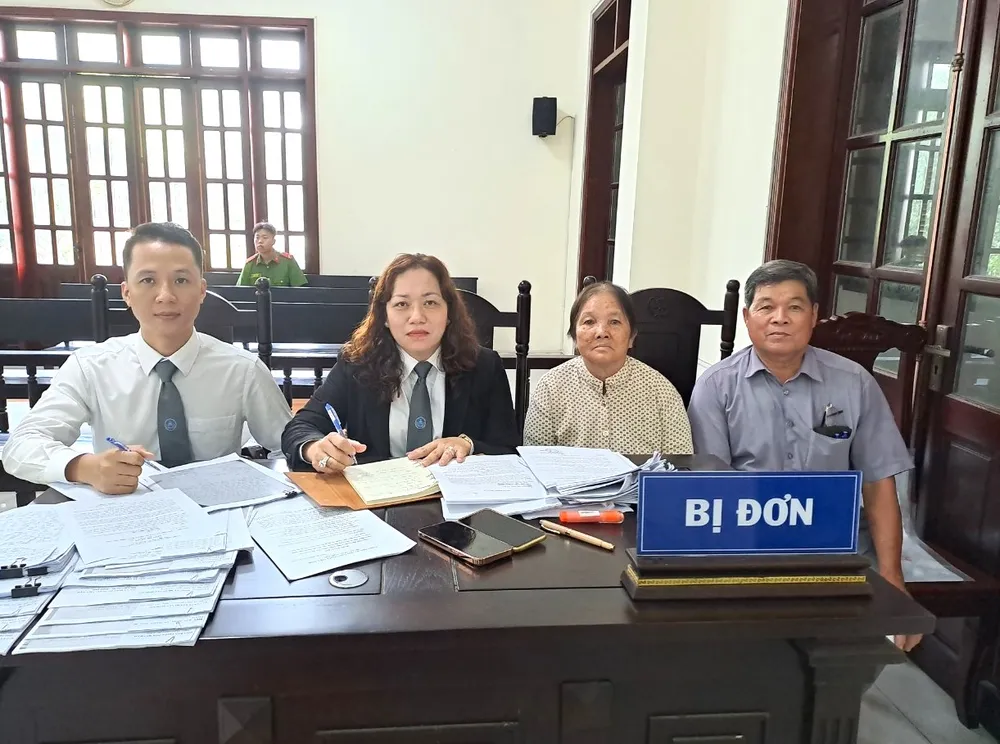 Tạm ngừng phiên tòa lần 2 để thu thập chứng cứ nguồn gốc đất tranh chấp