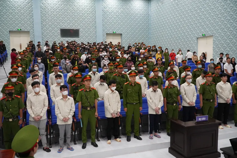 Phiên tòa tại Tiền Giang có đông bị cáo nhất từ trước tới nay tại với 111 bị cáo Đoi-no-thue-cong-ty-Phap-Viet (14).JPG