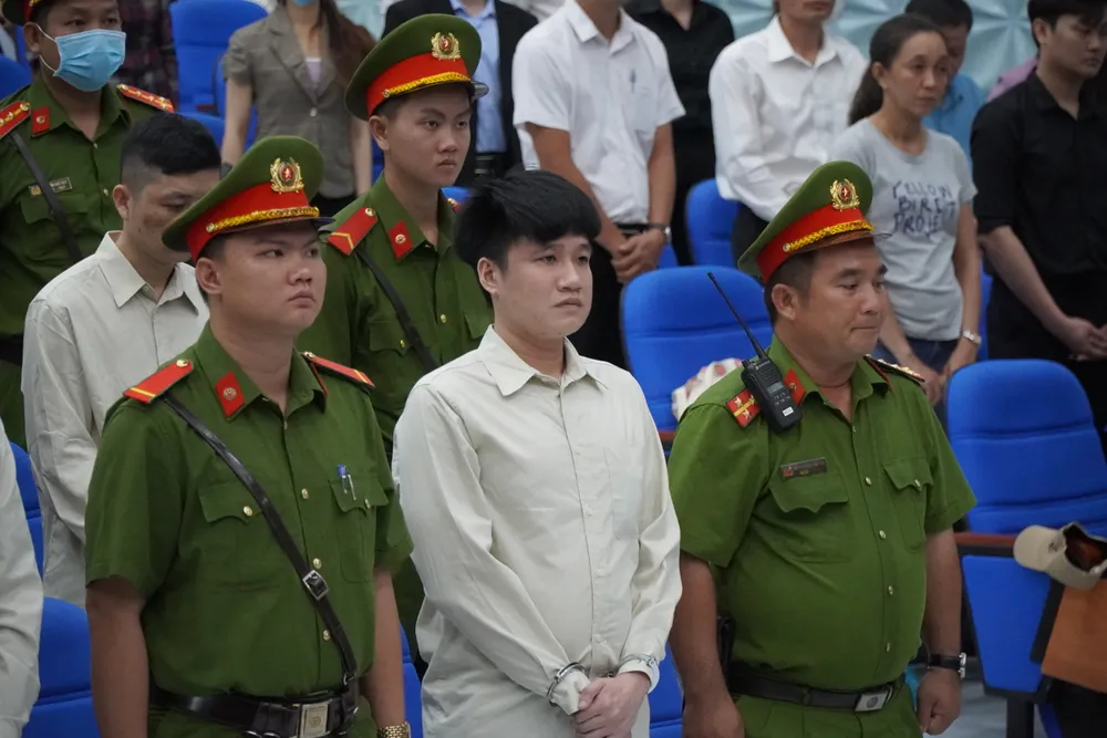 Bị cáo Hồ Quốc Hùng (Phó giám đốc Công ty Luật TNHH Pháp Việt) tại phiên tòa Đoi-no-thue-cong-ty-Phap-Viet (16).JPG