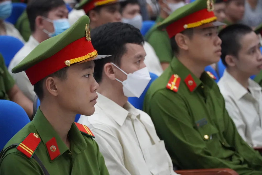 Bị cáo Trần Văn Châu (Phó giám đốc Công ty Luật TNHH Pháp Việt ) bị cáo buộc là người chủ mưu vụ đòi nợ thuê. Tiền Giang: Xét xử vụ 111 bị cáo vụ Công ty Luật TNHH Pháp Việt “khủng bố” đòi nợ thuê