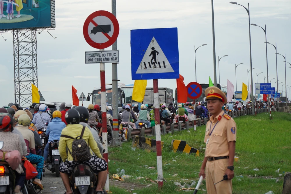 Cau-Rach-Mieu (2).JPG