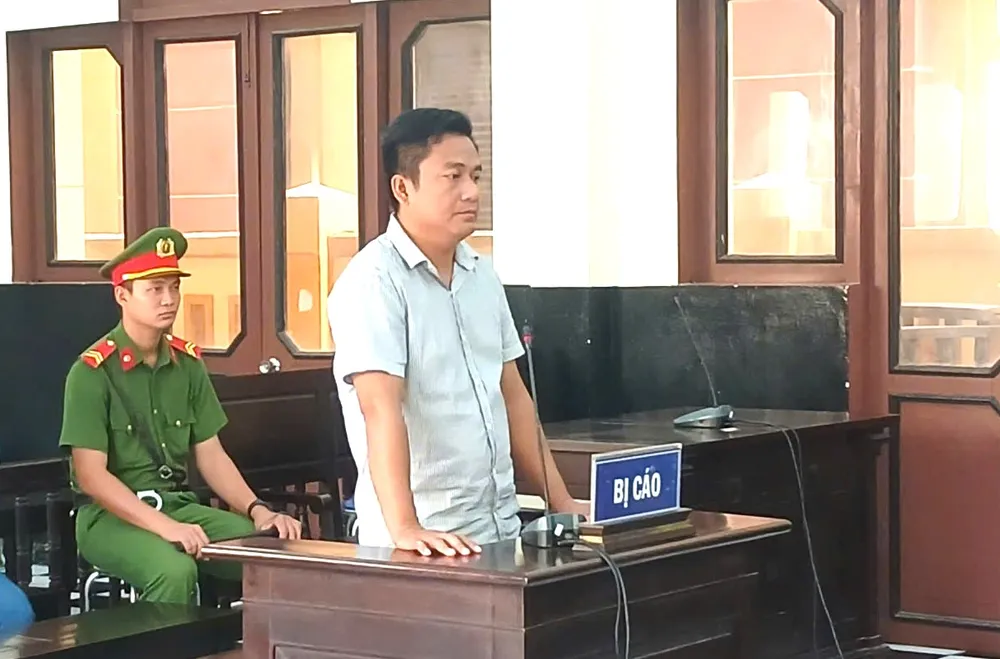 Tòa không giảm án cho Cựu Phó Trưởng Công an xã nhận hối lộ từ 2 đối tượng đánh bạc