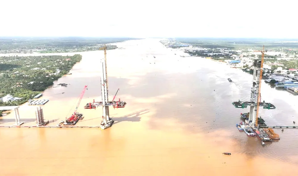 Dự án cầu Rạch Miễu 2 đạt tiến độ hơn 65%, thi công hoàn thành 2 trụ tháp dây văng