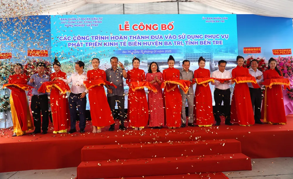 Bến Tre: Công bố hoàn thành các công trình phục vụ phát triển kinh tế biển hơn 1.000 tỉ đồng