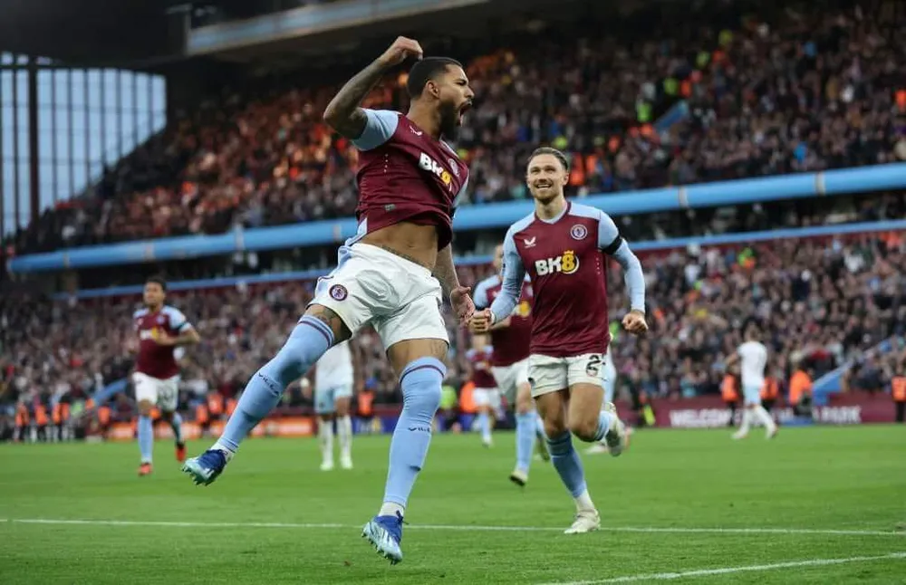 Đại diện CLB Aston Villa tại Việt Nam có những chương trình giao lưu và thiện nguyện giàu ý nghĩa. Ảnh: GETTY. aston-emeny.jpg