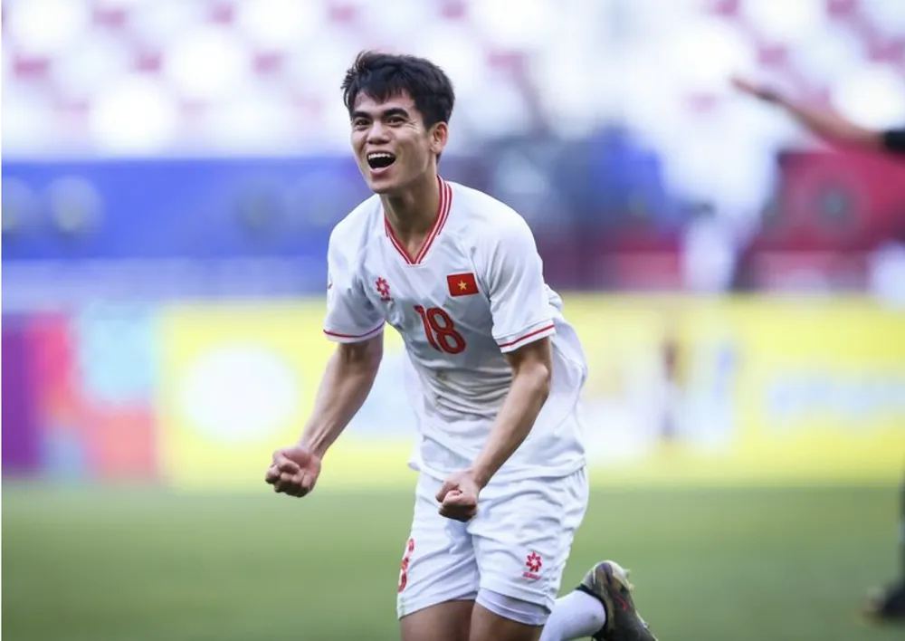 Văn Khang ăn mừng bàn thắng siêu phẩm. ẢNH: AFC van-khang.png