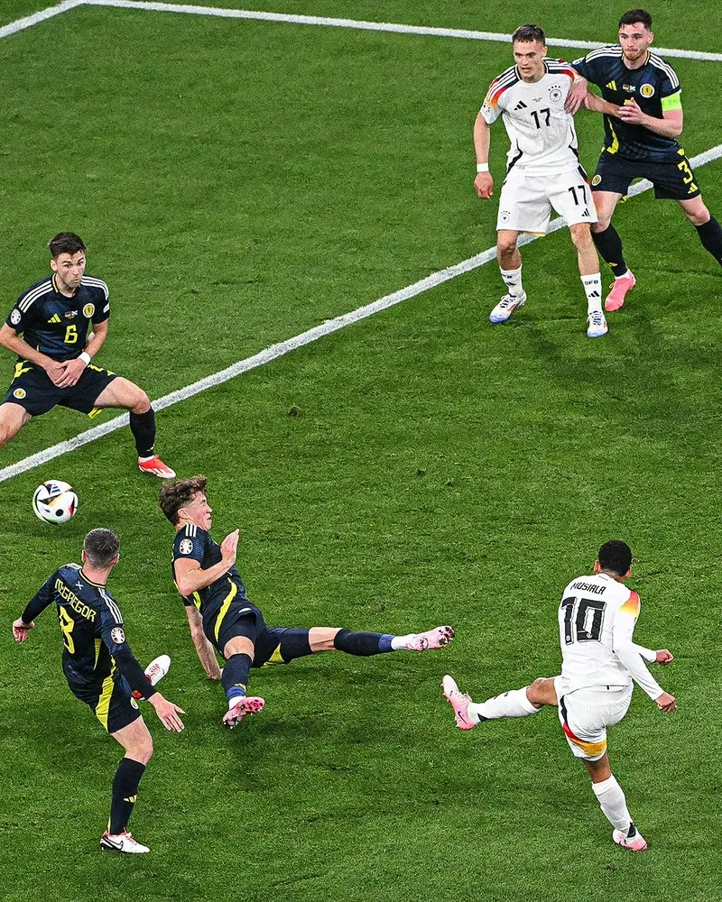 Bàn thắng của Musiala. Ảnh: GETTY IMAGES cau-thu-xuat-sac-nhat-musiala-cua-doi-tuyen-duc-duoc-vi-voi-messi (2).jpg