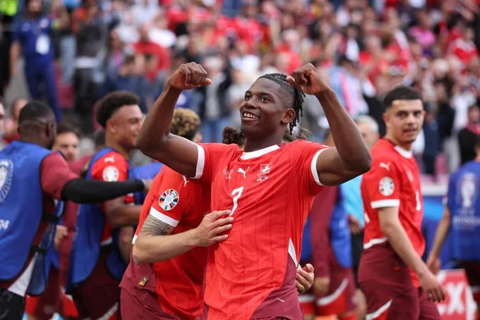 Embolo ấn định tỉ số 3-0. Ảnh: GETTY IMAGES Thắng Hungary 3-1, Thuỵ Sĩ cùng Đức tạo ưu thế ở bảng A