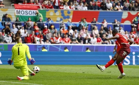 Bàn mở tỉ số của Thuỵ Sĩ. Ảnh: GETTY IMAGES thang-hungary-3-1-thuy-si-cung-duc-tao-uu-the-o-bang-a-3.jpg