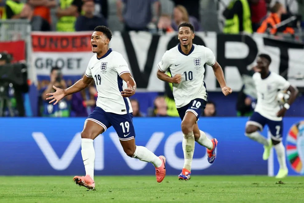 Jude Bellingham (10), Bukayo Saka (7), Ollie Watkins (19) những cá nhân tỏa sáng giúp Anh ba lần lội ngược dòng thành công. Ảnh: GETTY IMAGES Ollie Watkins-gieo sầu.jpg