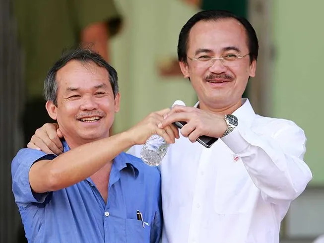 Bầu Đức và bầu Thắng. Ảnh: XUÂN HUY bóng đá sạch và đẹp của bầu Thắng - .jpg