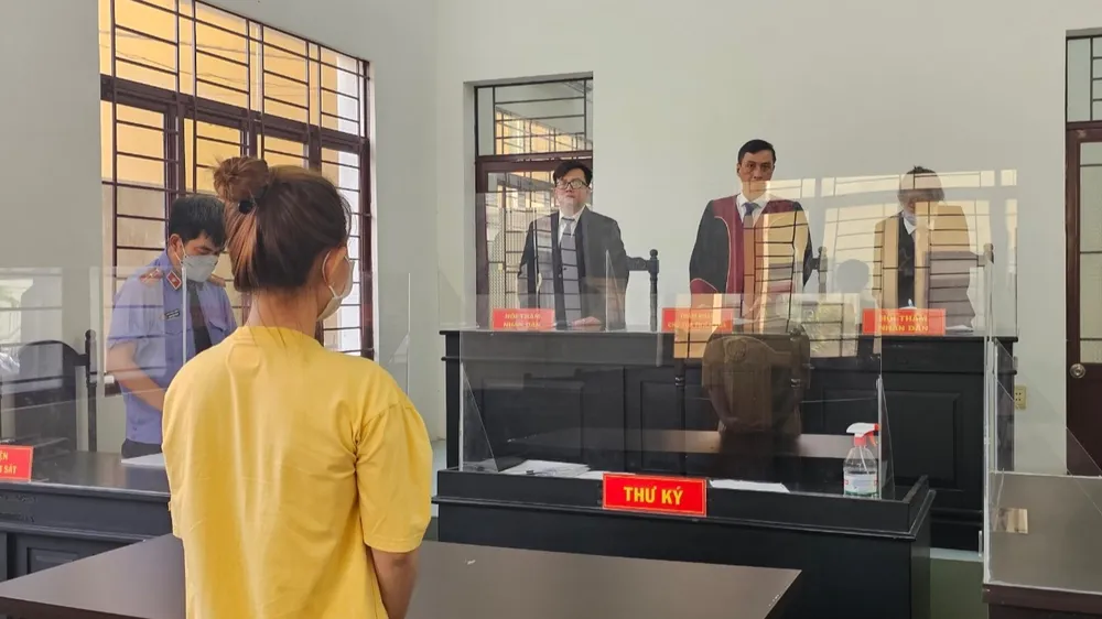 Sau khi xét hỏi, HĐXX đã hoãn phiên tòa. ẢNH: SONG MAI Sau khi xét hỏi, HĐXX đã hoãn phiên tòa. ẢNH: SONG MAI