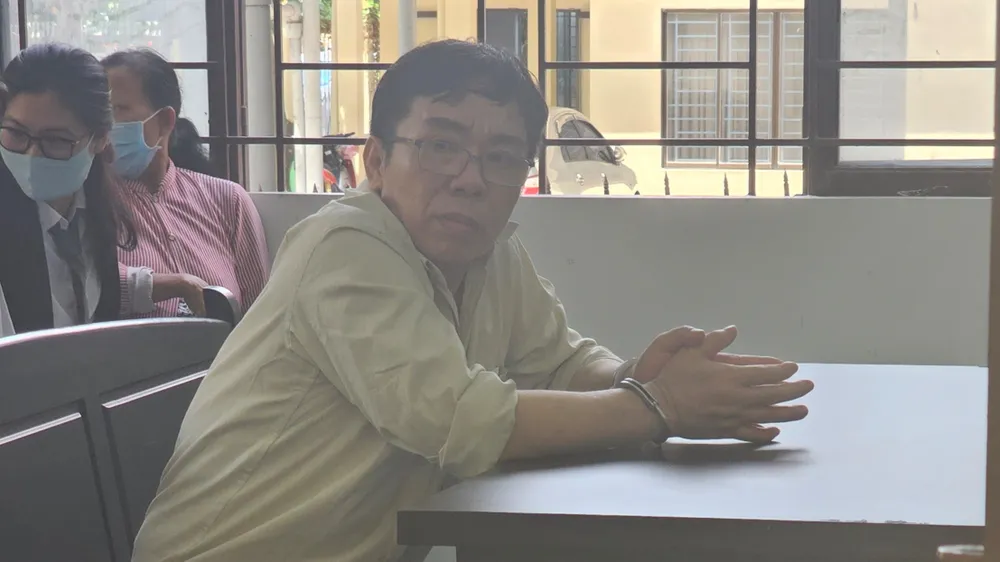 Bị cáo Phan Đức Hồng tại tòa. ẢNH: SONG MAI Bị cáo Phan Đức Hồng tại tòa. ẢNH: SONG MAI