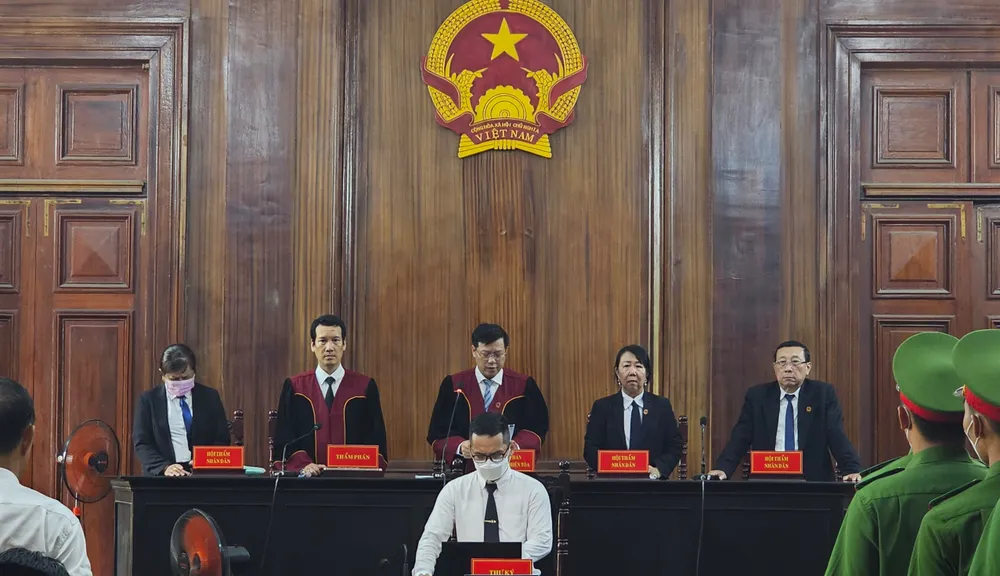 HĐXX tuyên án vụ cướp tiền ảo trên cao tốc. ẢNH: SONG MAI HĐXX tuyên án vụ cướp tiền ảo trên cao tốc. ẢNH: SONG MAI