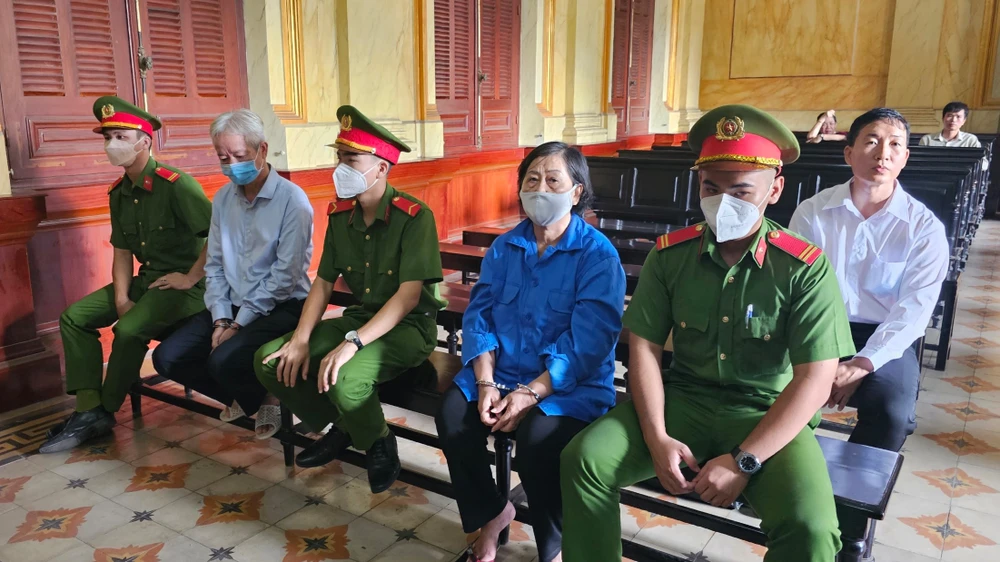 Các bị cáo tại phiên xét xử. ẢNH: SONG MAI