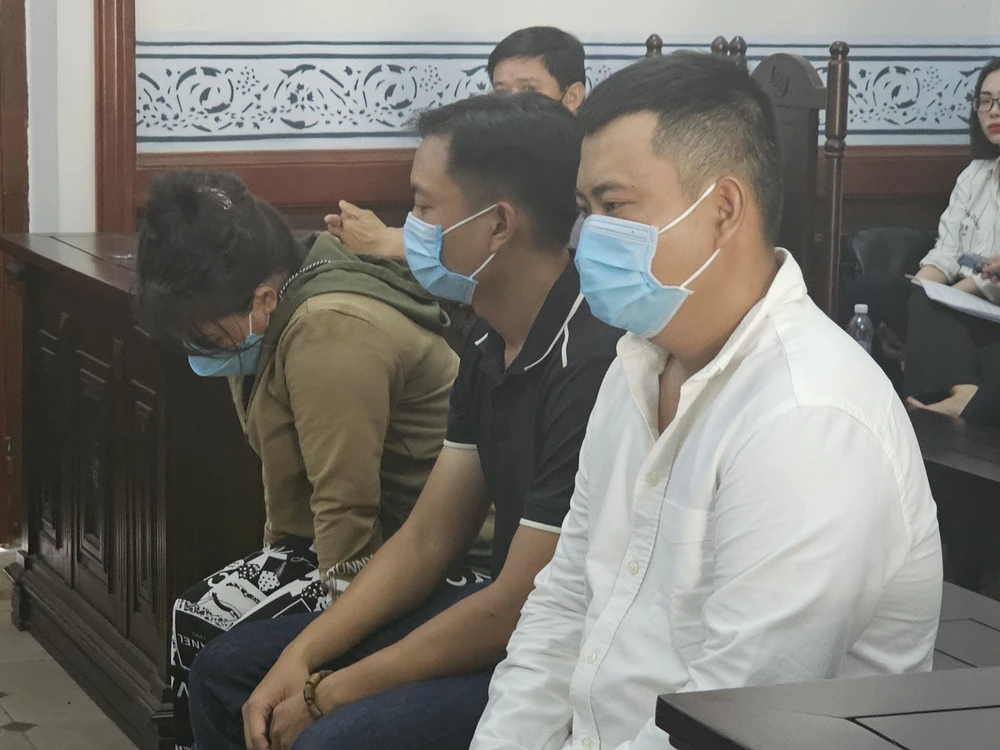 3 bị cáo trong vụ làm giả Nón Sơn. ẢNH: SONG MAI 3 bị cáo trong vụ làm giả Nón Sơn. ẢNH: SONG MAI