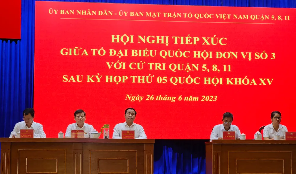 Tổ đại biểu Quốc hội TP.HCM đơn vị số 3 tiếp xúc cử tri quận 5, quận 8 và quận 11. Ảnh: SONG MAI Tổ đại biểu Quốc hội TP.HCM đơn vị số 3 tiếp xúc cử tri quận 5, quận 8 và quận 11. Ảnh: SONG MAI