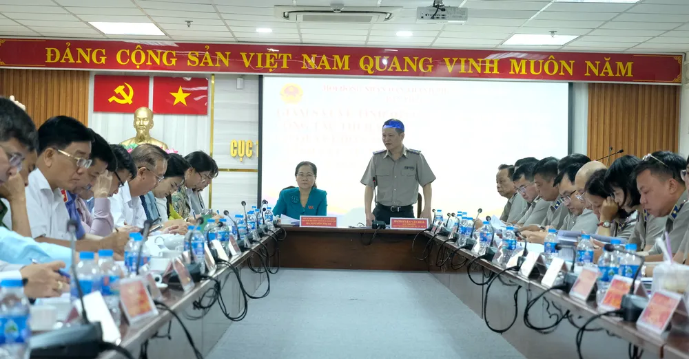 Toàn cảnh buổi giám sát của HĐND TP tại Cục THADS TP. Ảnh: SONG MAI