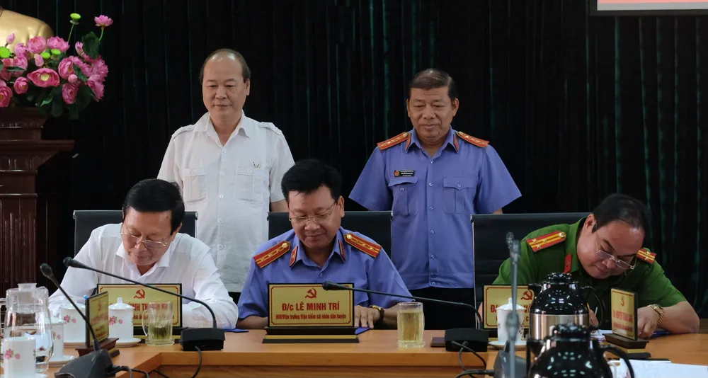 Các cơ quan tiến hành tố tụng huyện Củ Chi đã ký quy chế phối hợp liên ngành. Ảnh: SONG MAI Các cơ quan tiến hành tố tụng huyện Củ Chi đã ký quy chế phối hợp liên ngành. Ảnh: SONG MAI