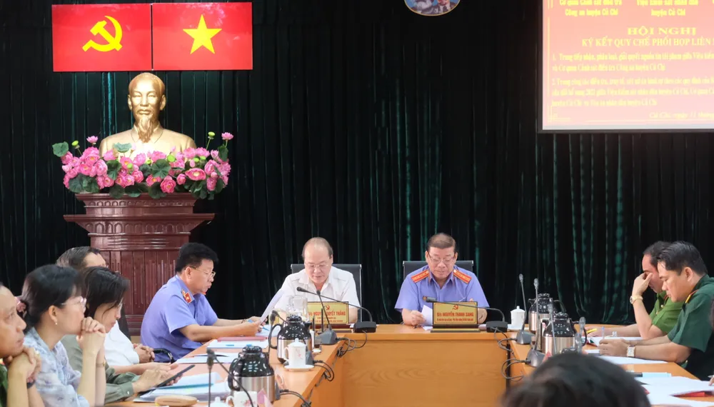 Hội nghị chuyên đề Thực trạng, giải pháp hạn chế trả hồ sơ điều tra bổ sung của các cơ quan tiến hành tố tụng. Ảnh: SONG MAI Hội nghị chuyên đề Thực trạng, giải pháp hạn chế trả hồ sơ điều tra bổ sung của các cơ quan tiến hành tố tụng. Ảnh: SONG MAI