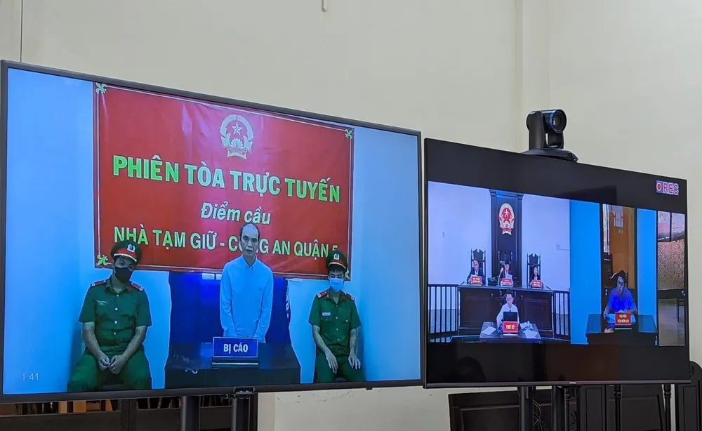 Phiên tòa trực tuyến tại TAND quận 5. Ảnh: HD