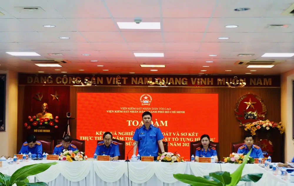 Viện trưởng VKSND TP.HCM Nguyễn Đức Thái phát biểu tại buổi tọa đàm. Ảnh: SONG MAI