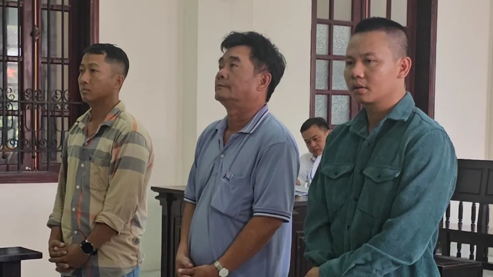 Các bị cáo tại phiên tòa ngày 25-9. Ảnh: SONG MAI gay o nhiem moi truong.jpg