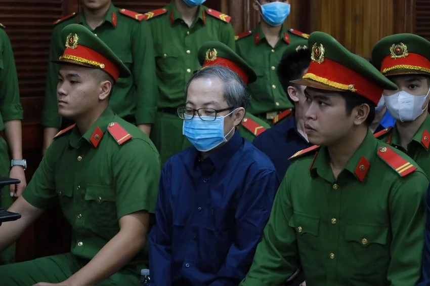 Cựu giám đốc BV TP Thủ Đức Nguyễn Minh Quân tại phiên tòa sơ thẩm hồi tháng 12-2023 trong một vụ án khác. Ảnh: TRẦN LINH BV TP Thủ Đức