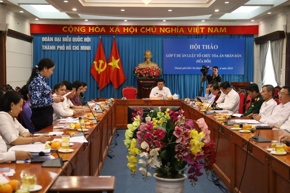Toàn cảnh hội thảo Góp ý Dự án Luật Tổ chức tòa án nhân dân sửa đổi. Ảnh: SONG MAI Ghi am 1.jpg