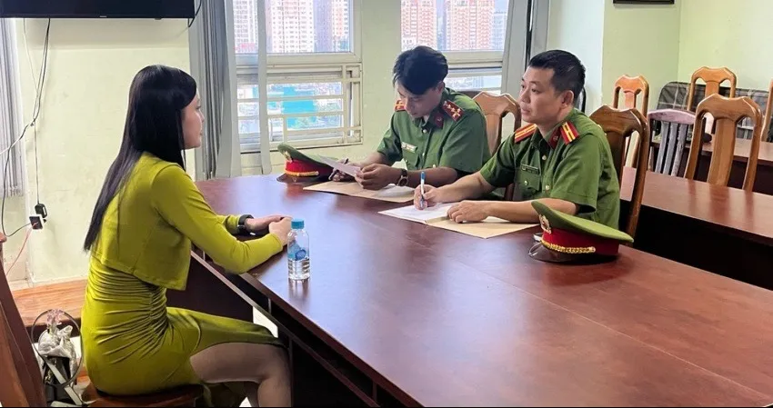 Vỏ Thị Mỷ Hạnh bị tòa sơ thẩm kết án 3 năm tù về tội môi giới mại dâm. Ảnh: CA tiếp viên hàng không