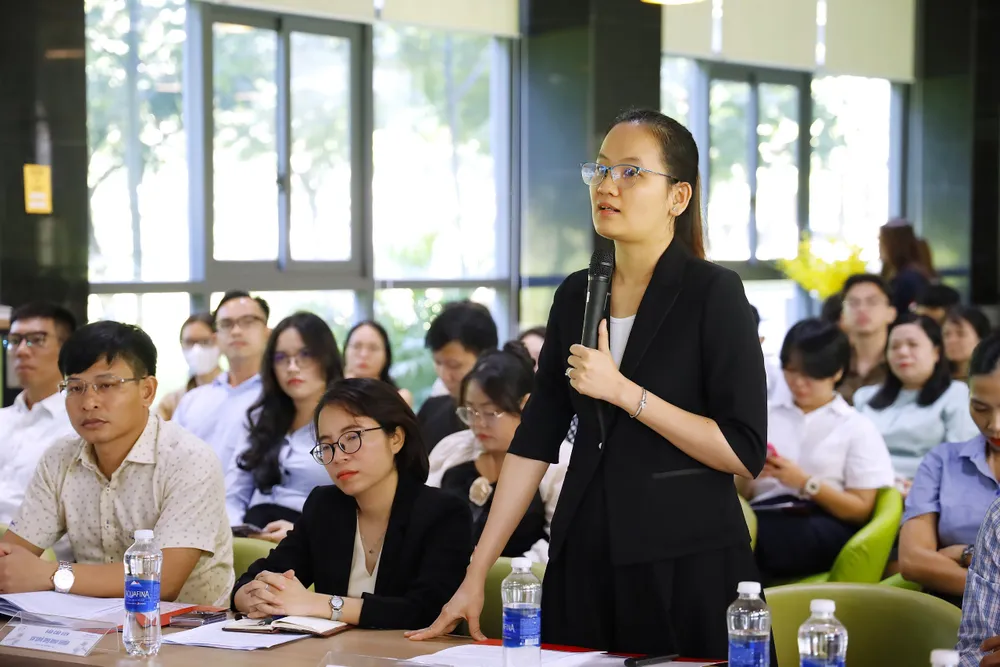 Ths Huỳnh Thị Nam Hải nêu ý kiến tại hội thảo. Ảnh: SONG MAI thac si Hai Nam.jpg