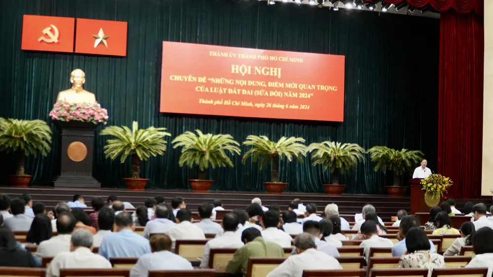Hội nghị chuyên đề “Những nội dung, điểm mới quan trọng của Luật Đất đai (sửa đổi) năm 2024. Ảnh: SONG MAI Hội nghị chuyên đề Luật đất đai 2024.jpg