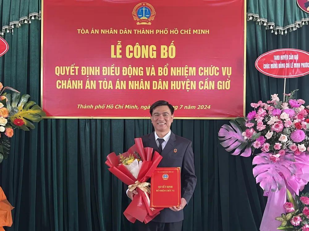 Ông Lê Minh Phước - tân Chánh án TAND huyện Cần Giờ. Ảnh: SONG MAI ông Lê Minh Phước tân Chánh án huyện Cần Giờ.jpg