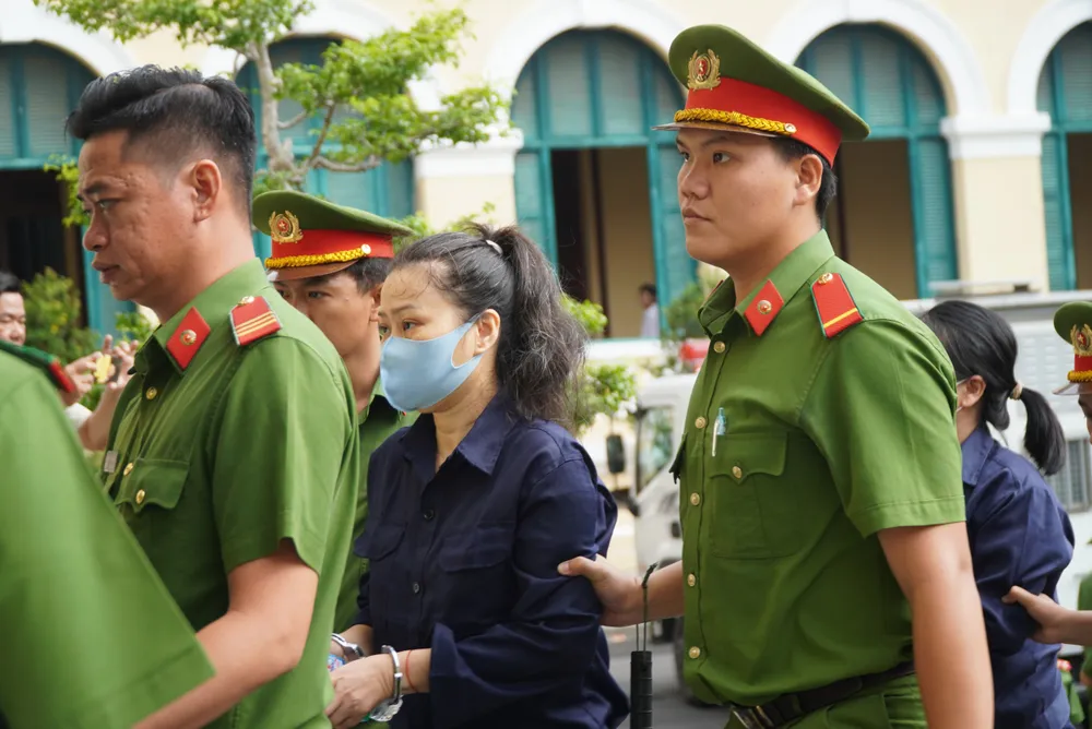 Bị cáo Nguyễn Thị Minh Phụng bị cáo buộc cầm đầu đường dây buôn lậu vàng. Ảnh: SONG MAI buôn lậu hơn 6 tấn vàng