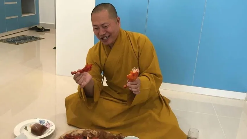Nguyễn Minh Phúc nổi tiếng trên mạng với biệt danh "sư thầy thích ăn thịt chó". Ảnh: MXH thích tâm phúc