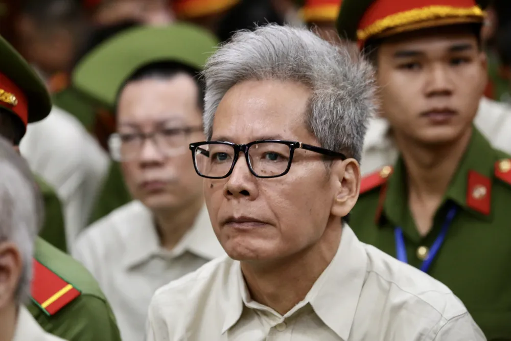 Cựu quyền trưởng phòng VAR Trần Anh Quân tại phiên tòa. Ảnh: HOÀNG GIANG Trần Anh Quân đại án đăng kiểm.jpg