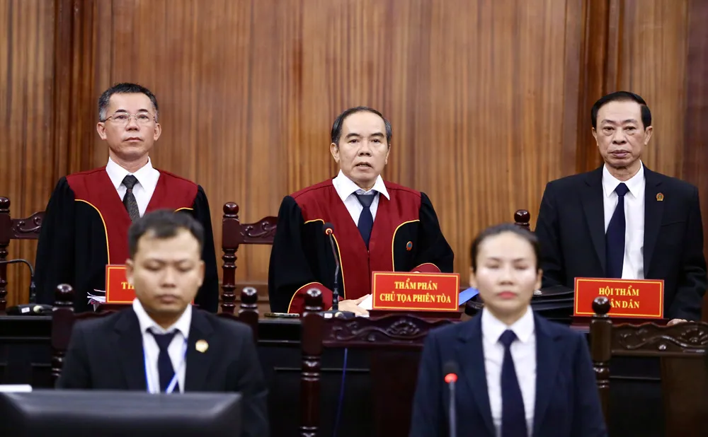 HĐXX trong đại án đăng kiểm. Ảnh: HOÀNG GIANG HĐXX đại án đăng kiểm.jpg