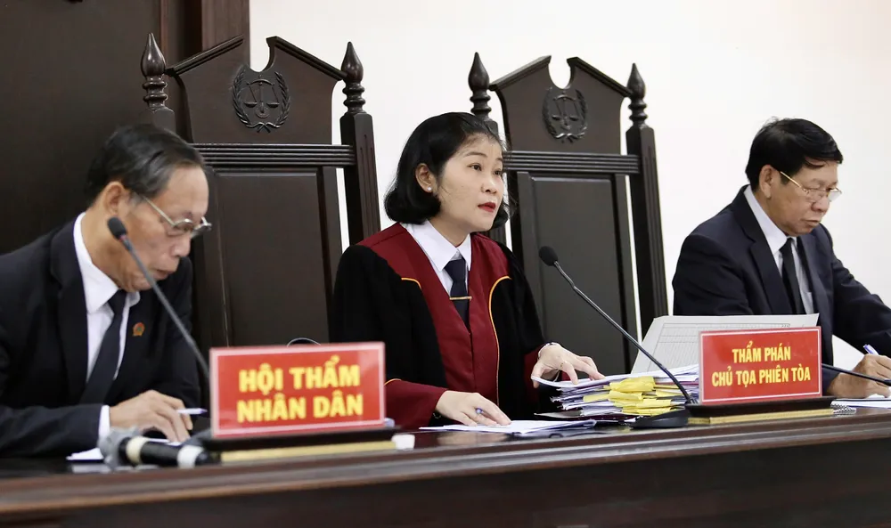 HĐXX xét xử bị cáo Nguyễn Minh Phúc. Ảnh: HOÀNG GIANG Nguyễn Minh Phúc