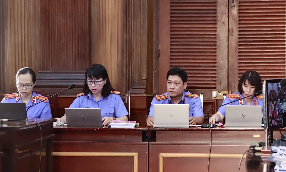 Đại diện VKSND TP.HCM tại phiên tòa đại án đăng kiểm. Ảnh: HOÀNG GIANG đại diện vksnd đại án đăng kiểm.jpg
