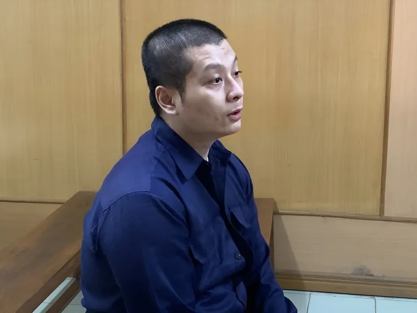 Bị cáo Nguyễn Anh Khoa tại phiên tòa. Ảnh: HỮU ĐĂNG nghich tu hanh ha cha ruot.jpeg