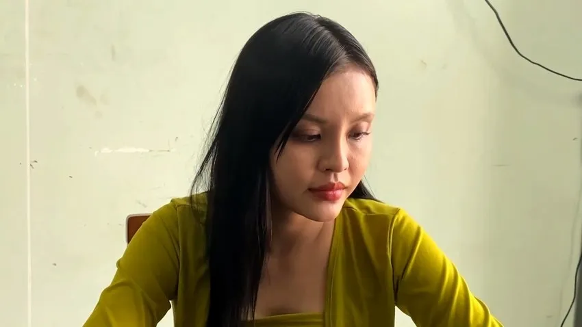 Vỏ Thị Mỷ Hạnh tại thời điểm bị công an khởi tố, bắt giam để điều tra về hành vi môi giới mại dâm. Ảnh: CA nu tiep vien hang khong.jpeg