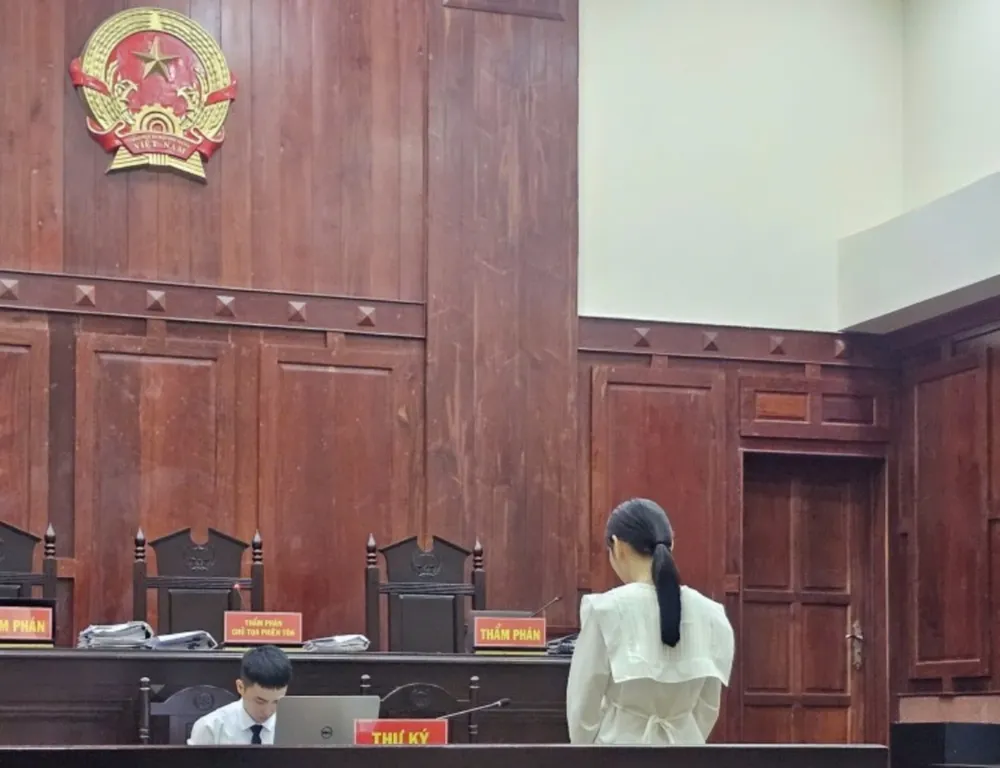 Bị cáo Vỏ Thị Mỷ Hạnh tại phiên tòa phúc thẩm. Ảnh: SONG MAI nu tiep vien hang khong moi gioi mai dam.jpg