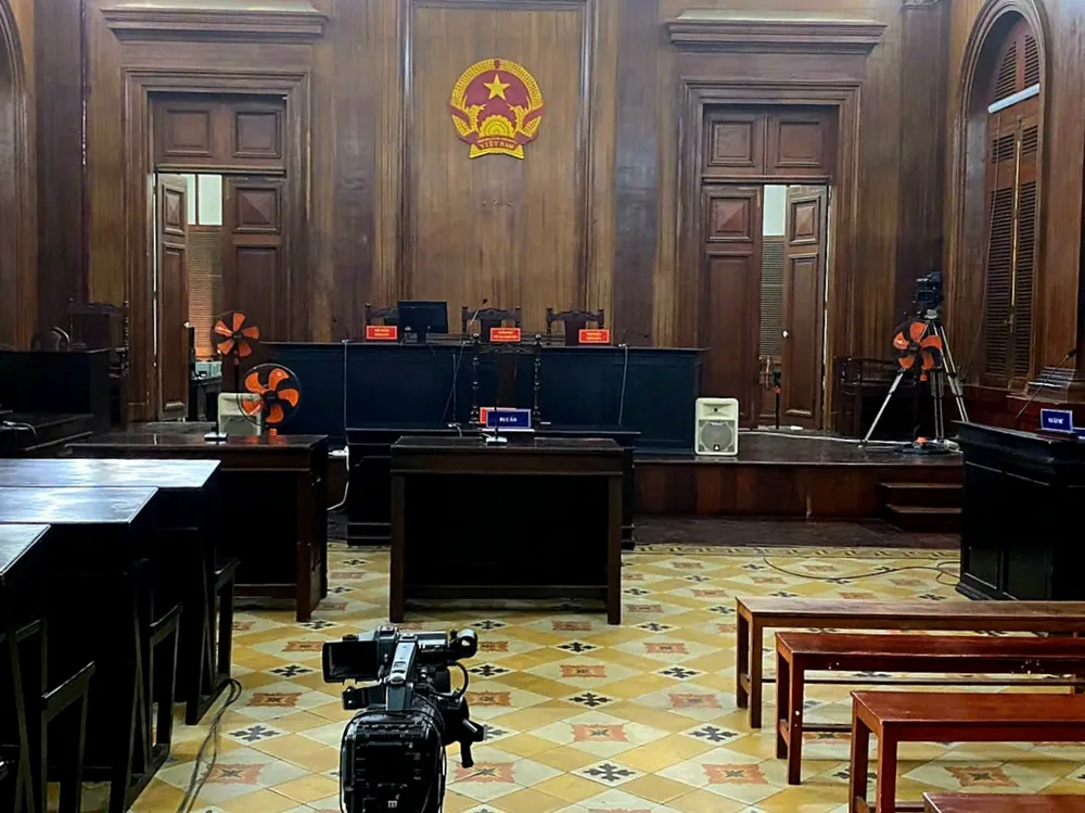 Dự kiến phiên xét xử Vạn Thịnh Phát giai đoạn 2 kéo dài từ 19-9 đến 19-10. Chủ tọa phiên tòa là thẩm phán Nguyễn Thị Hà - Phó chánh tòa Hình sự, TAND TP.HCM. Ảnh: SONG MAI Ben trong phong xet xu Xet xu Van Thinh Phat giai doan 2.jpg.jpg