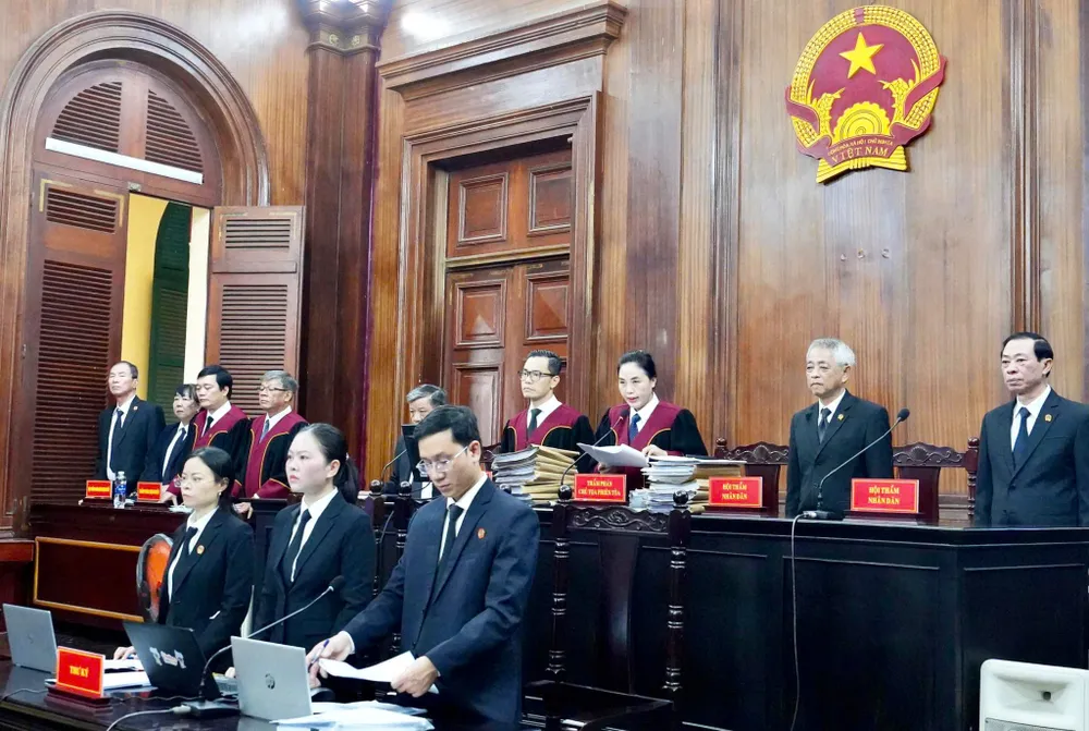 HĐXX trong vụ án Trương Mỹ Lan giai đoạn 2. Ảnh: NGUYỄN TIẾN