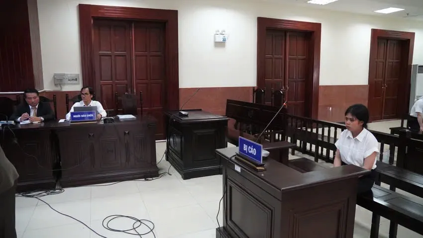 Bị cáo Thạch Thị Kim Nhung tại phiên tòa phúc thẩm ngày 29-5-2024. Ảnh: TRẦN LINH Bị cáo Nhung trong vụ bán con ở Trà Vinh.jpg