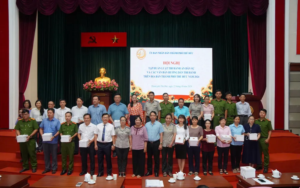 pho bien luat thi hanh an dan su.jpg