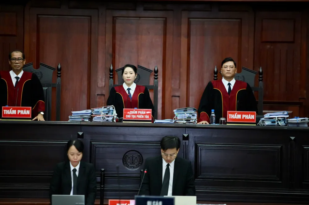HĐXX phiên tòa phúc thẩm Trương Mỹ Lan giai đoạn 1. Ảnh: NGUYỆT NHI