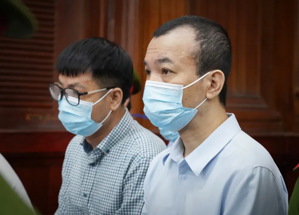 vu Xuyen Viet Oil 5.jpg