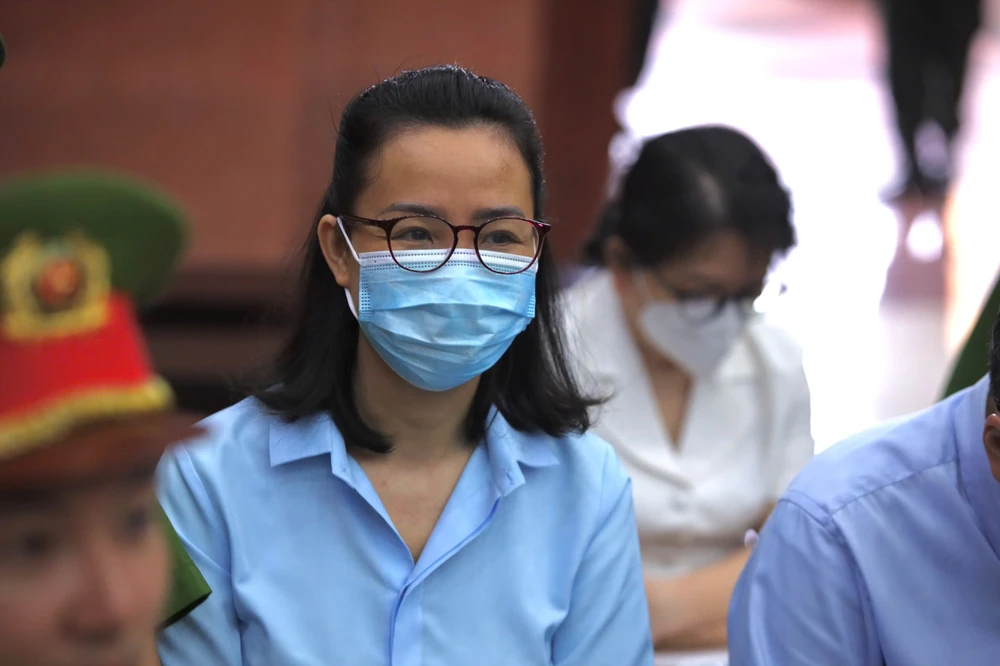 Quá trình đối đáp, tranh luận, đại diện VKS khẳng định bị cáo Trương Mỹ Lan với vai trò cổ đông lớn chiếm 91,5% cổ phần và có quyền hạn cao nhất tại SCB. Bị cáo Lan đã chỉ đạo, bố trí các bị cáo khác như cựu Tổng giám đốc SCB Võ Tấn Hoàng Văn, cựu Phó tổng giám đốc SCB Trần Thị Mỹ Dung (ảnh)… để điều hành hoạt động SCB và rút tiền SCB sử dụng mục đích cá nhân của bị cáo Lan, gây thiệt hại SCB... Ảnh: NGUYỆT NHI