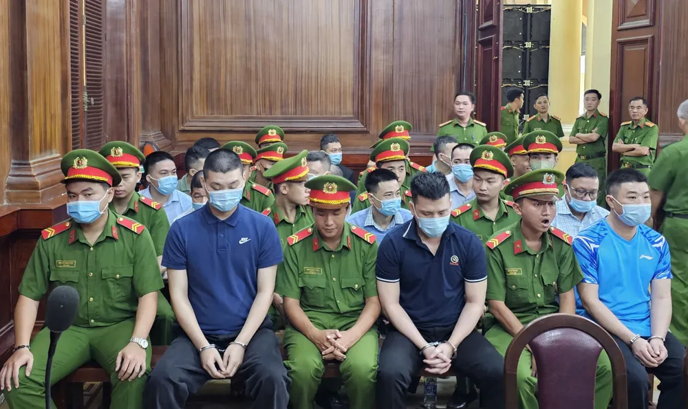 cán bộ thuế nhận hối lộ